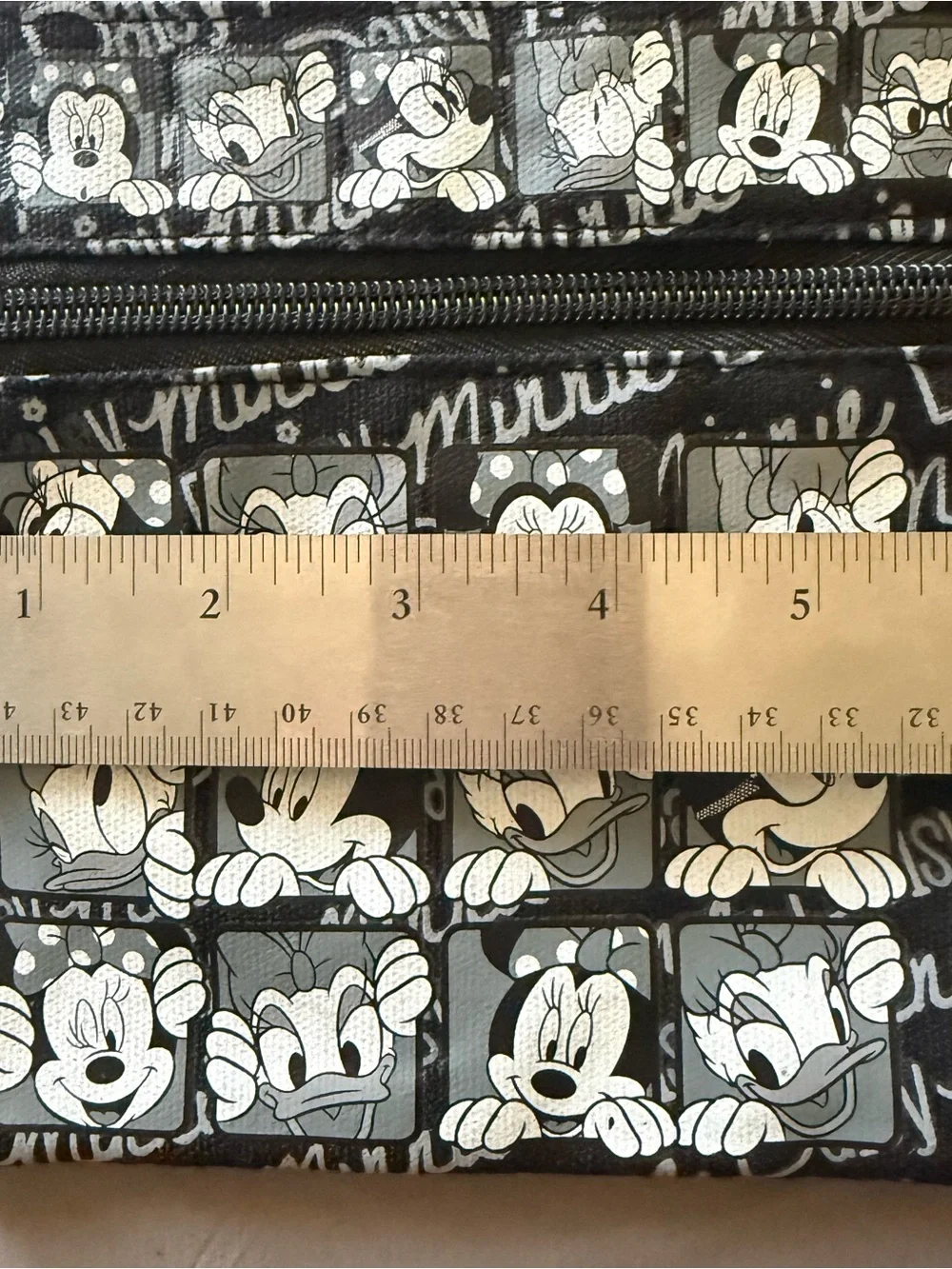 2 NWT MICKEY MOUSE & Minnie/Daisy  Crossbody Bags